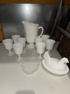 lot 126 image: Vintage Milk Glass Set Pitcher, Goblets, Hen Dish & Plate