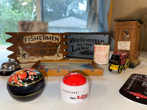 lot 139 image: Vintage & Novelty Decorative Lot - Signs, Toy Car, & More