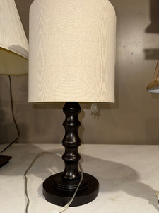lot 146 image: Elegant Table Lamp with Black Base and Cream Shade