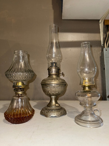 lot 149 image: Set of 3 Vintage Oil Lamps - Decorative Glass & Metal Designs