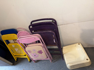 lot 167 image: Set of Colorful Folding Chairs & Washbasin
