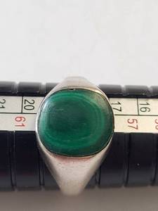 lot 50R image: Sterling Silver Malachite Ring Size 9, 4.41 Grams