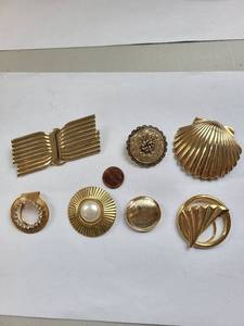lot 75R image: Set of 7 Vintage Gold Tone Clip-On Brooches Costume Jewelry