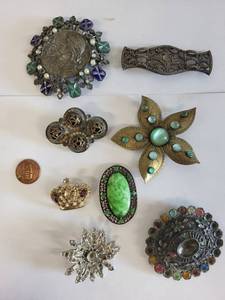 lot 98R image: Lot of 8 Vintage Costume Jewelry Brooches with Assorted Stones