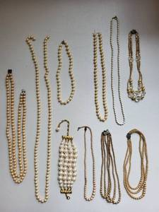 lot 126R image: Collection of 9 Faux Pearl Beaded Necklaces
