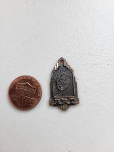 lot 130 image: Sterling Silver Art Pendant 4.89 Grams
