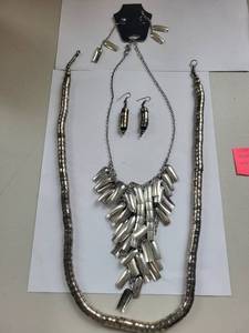 lot 149R image: Silver Plated Costume Jewelry Necklace and Earring Set with Chunky Collar