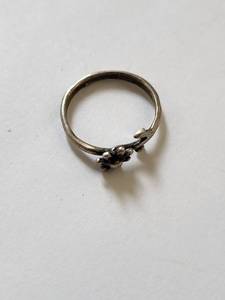 lot 160R image: Sterling Silver Flower Ring Size 5, 1.39 Grams