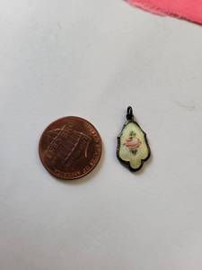 lot 165R image: Sterling Silver Pendant with Enamel Rose Design, 1.75 Grams