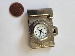 lot 183R image: Vintage Accoutrements Miniature Camera Desk Clock