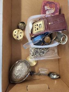lot 195R image: Collection of Vintage Miscellaneous Curios and Collectibles