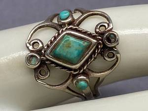 lot 10B image: Sterling Silver 925 Ring with Turquoise Stones, Size 6
