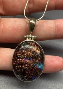 lot 21B image: Elegant Oval Glitter Pendant Necklace with sterling silver 925 Chain