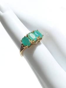 lot 1R image: Elegant 10k Gold Ring with Three Green Gemstones 2.66g