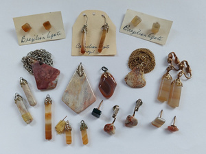 lot 14R image: Brazilian and Carnelian Agate Jewelry Lot - Earrings & Pendants