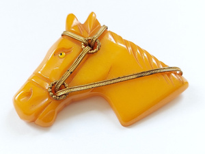 lot 20R image: Vintage Bakelite Horse Brooch in Amber Tone