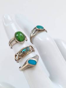 lot 21R image: Set of 4 .800 Mexican Silver Rings with Gemstone Inlays
