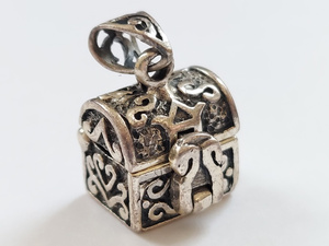 lot 22R image: Sterling Silver Treasure Chest Pendant Charm, 4.55 grams