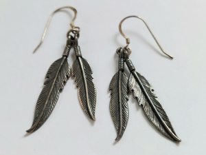 lot 27R image: Sterling Silver Feather Design Dangle Earrings