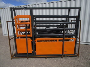 lot 56 image: LandHonor Cattle Working Chute wScale