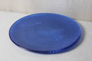 lot 8 image: Blue Textured Glass Charger Plate