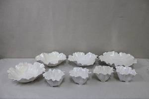 lot 13 image: Set of 7 Global Views White Iridescent Ruffled Bowls Made in Italy