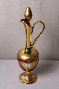 lot 15 image: Bellini Murano Gold and Red Glass Decanter with Hand-Painted Floral Design