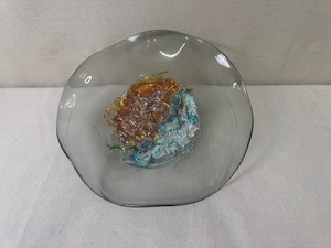 lot 22 image: Artisan Hand-Blown Glass Bowl with Abstract Centerpiece