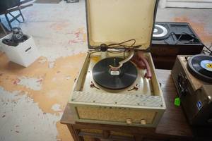 lot 1 image: Admiral Life Tested Vintage Record Player