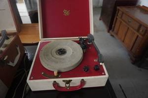 lot 8 image: Vintage Record Player BrandModel Not Known