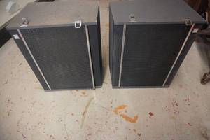 lot 14 image: 2 - Akai Model SS-110 2 Way Speakers