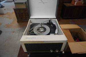 lot 22 image: Webcor High Fidelity Vintage Record Player
