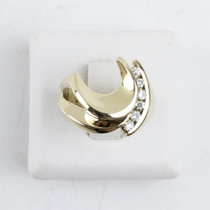 lot 5 image: 14k Yellow Gold Freeform Ring with 6 Round Brilliant Diamonds. Size 4.25