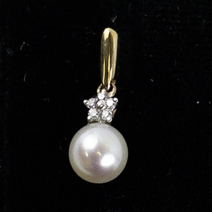 lot 10 image: 10K Gold Diamond and Pearl Pendant