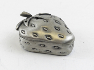 lot 12 image: Vintage JJ Strawberry Brooch Pin with Lidded Trinket Box