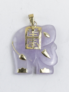 lot 15 image: 14k Gold and Lavender Jade Elephant Pendant