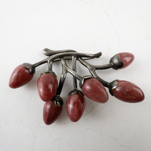 lot 20H image: Mexico Silver Berry Brooch with Red Dyed Quartz Cabochons
