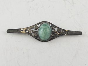 lot 20J image: Sterling Silver Bar Brooch with Green Stone