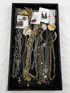 lot 58 image: Collection of Costume Jewelry Necklaces, Bracelets, Earrings, and Brooches