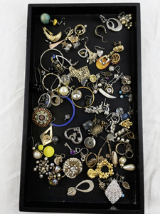 lot 68 image: Large Assorted Vintage and Costume Single Earring & Jewelry Lot
