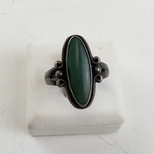 lot 81 image: Sterling Silver Ring with Green Stone, Size 5.75