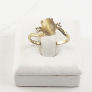 lot 94 image: Base Metal Cat Eye Ring Size 5.5 with Faux Gemstone Accent