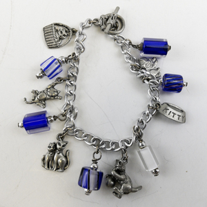 lot 166 image: 7.5in Basic Metal Cat-Themed Charm Bracelet with Blue and Clear Beads