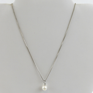 lot 180 image: Sterling Silver Pearl Pendant Necklace