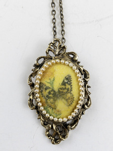 lot 193 image: Vintage Butterfly Cameo Pendant Necklace with Pin Back