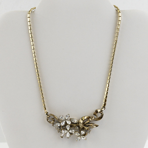 lot 197 image: Vintage Gold-Tone Base Metal Necklace with Rhinestone Floral Centerpiece