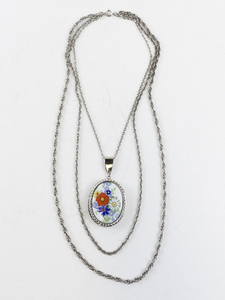 lot 199 image: Basic Metal Floral Locket Necklace