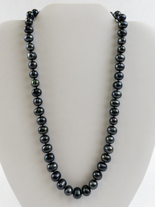 lot 209 image: Black Freshwater Pearl Necklace with Sterling Silver Clasp