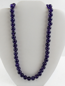 lot 213 image: Faceted Amethyst Bead Necklace with Gold Tone Clasp