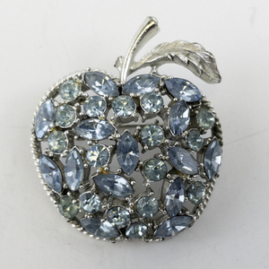 lot 141 image: Vintage Apple-Shaped Brooch with Blue Rhinestones